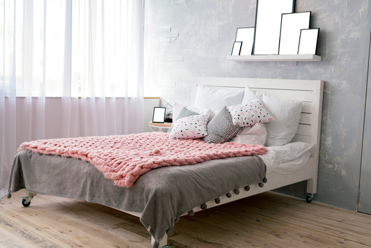 What Size Throw Blankets Should You Buy For Your Bed?