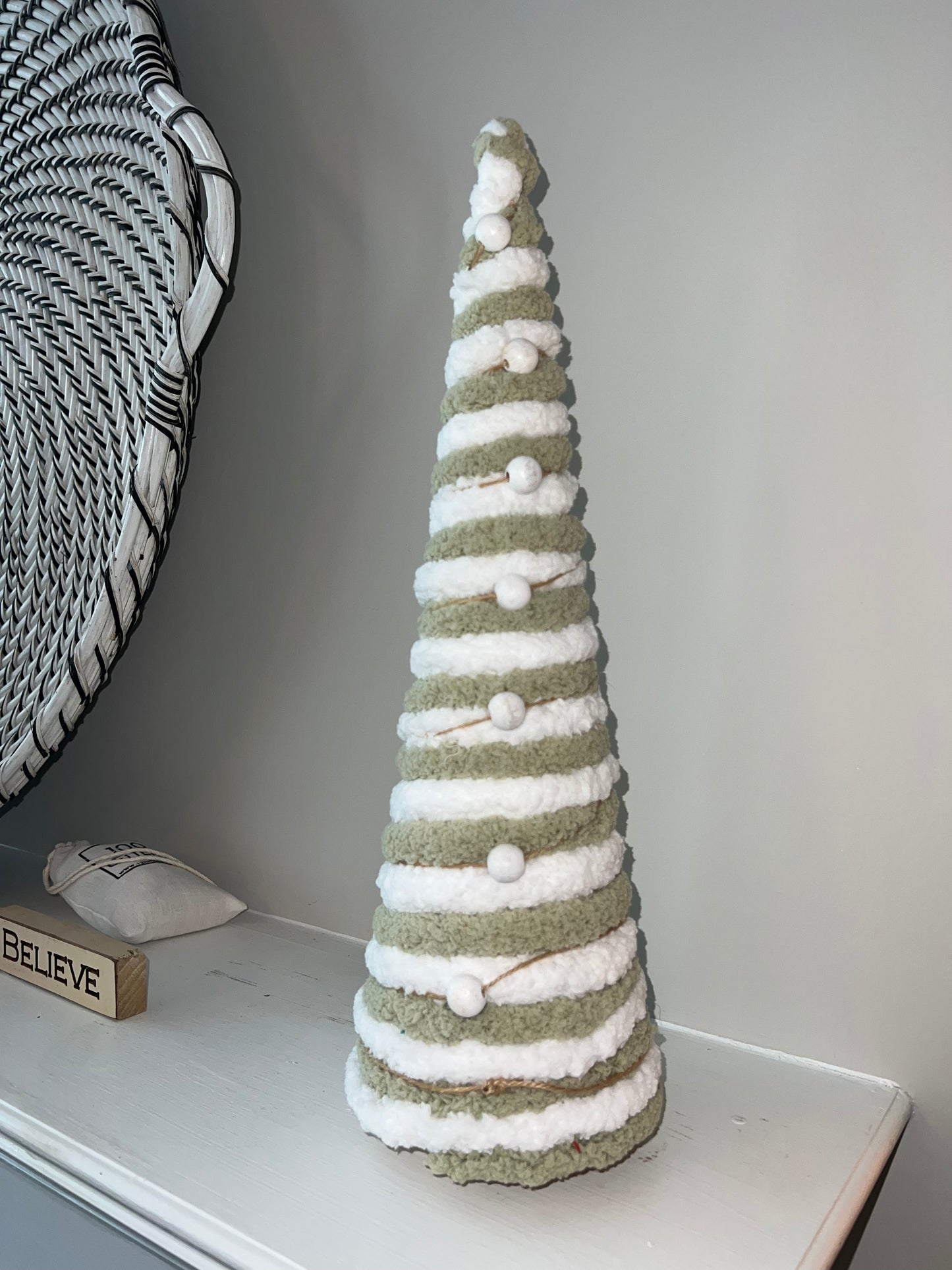 Cozy Christmas Tree Sage & White