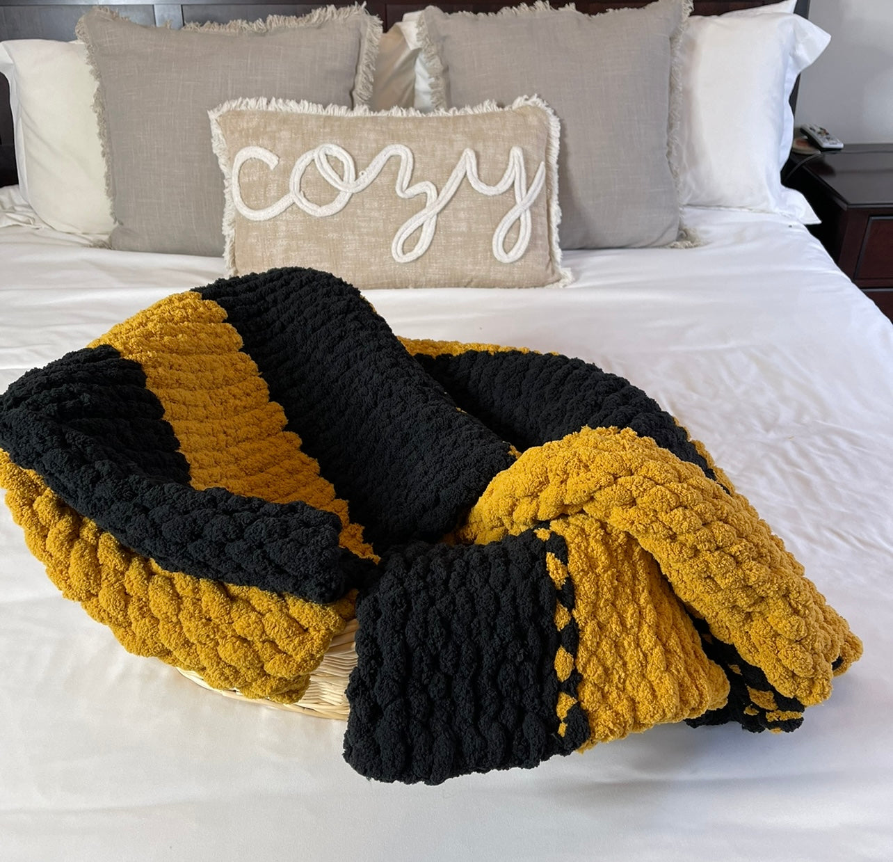 KSU Owls Cozy Throw