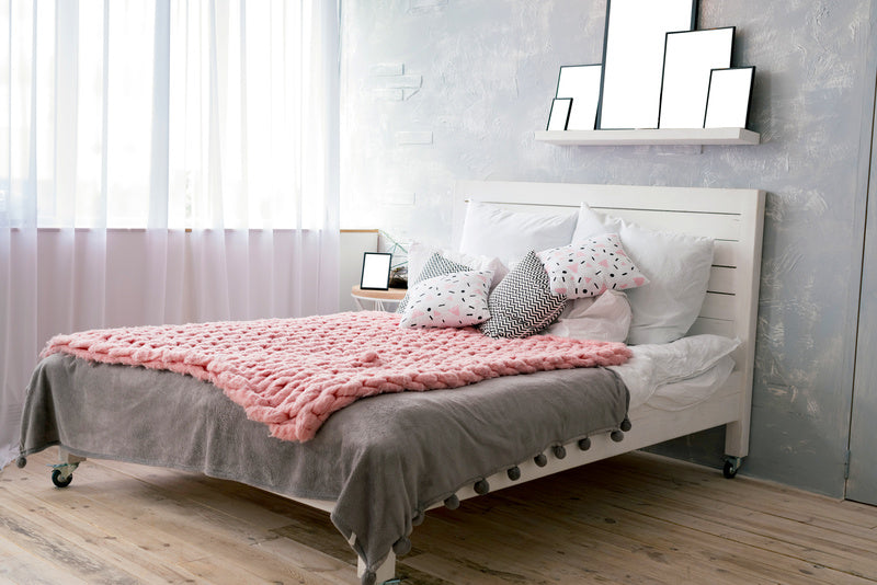 What Size Throw Blankets Should You Buy For Your Bed?