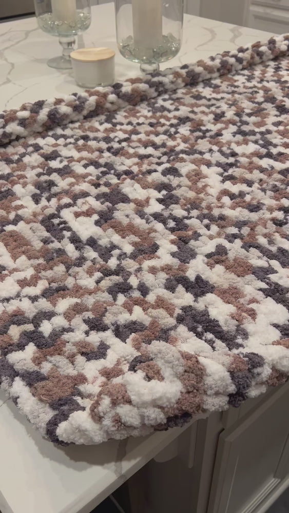 
                
                    Load and play video in Gallery viewer, S&amp;#39;mores Cozy Throw
                
            
