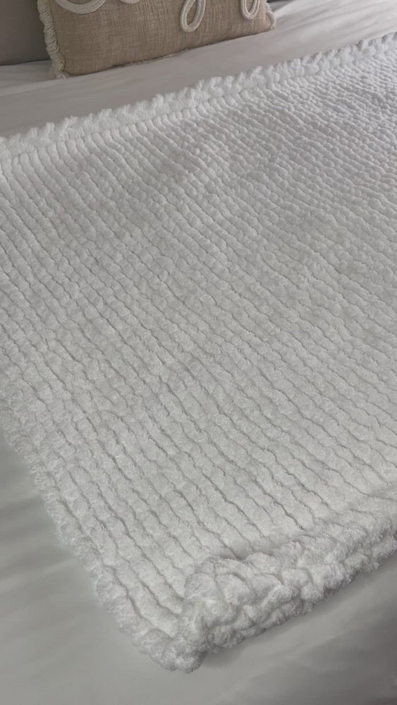 
                
                    Load and play video in Gallery viewer, Snowflake White Cozy Throw
                
            