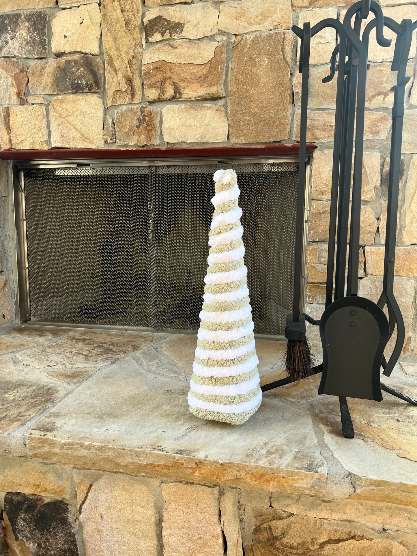 Cozy Christmas Tree Sage & White