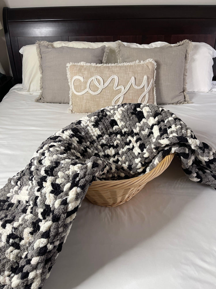 
                
                    Load image into Gallery viewer, Pebble Beach Cozy Throw - Best Cozy Throws
                
            