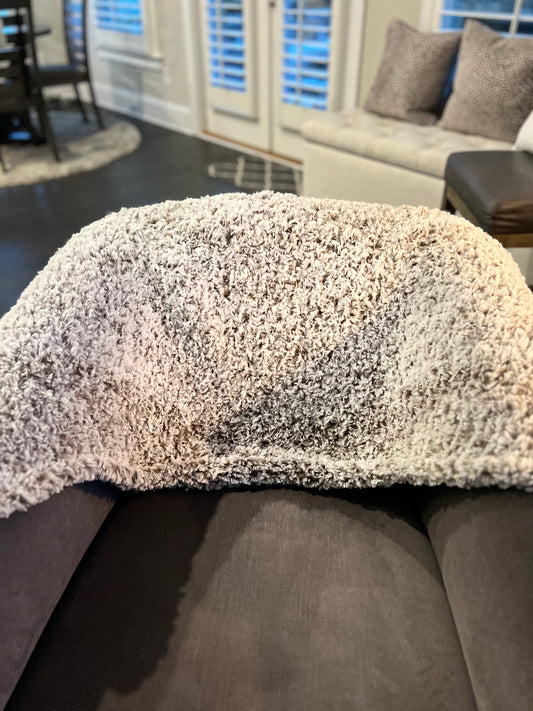 Lil’ Luxe Cozy Throw